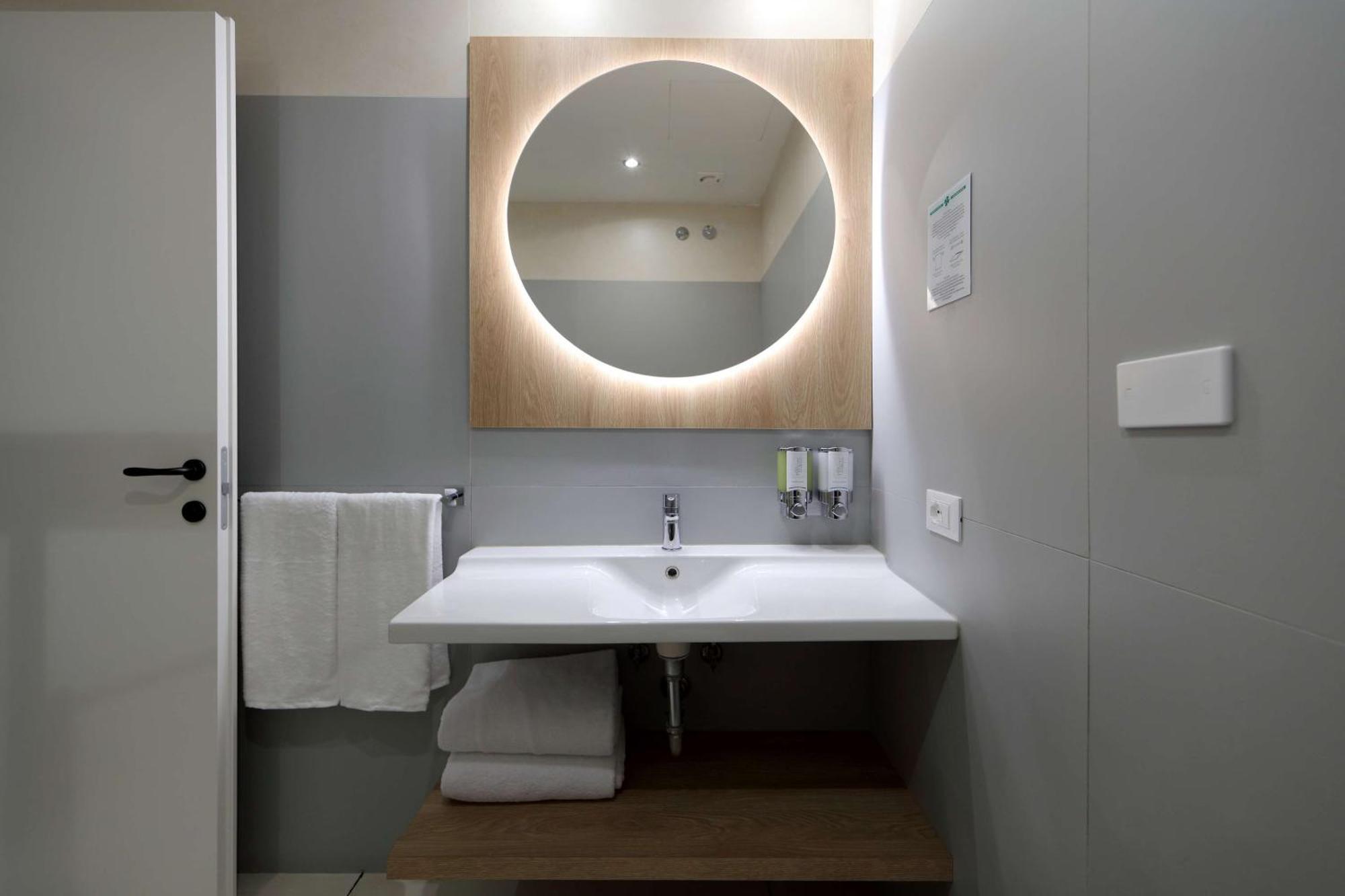 Hampton By Hilton Rome North Fiano Romano Exterior photo